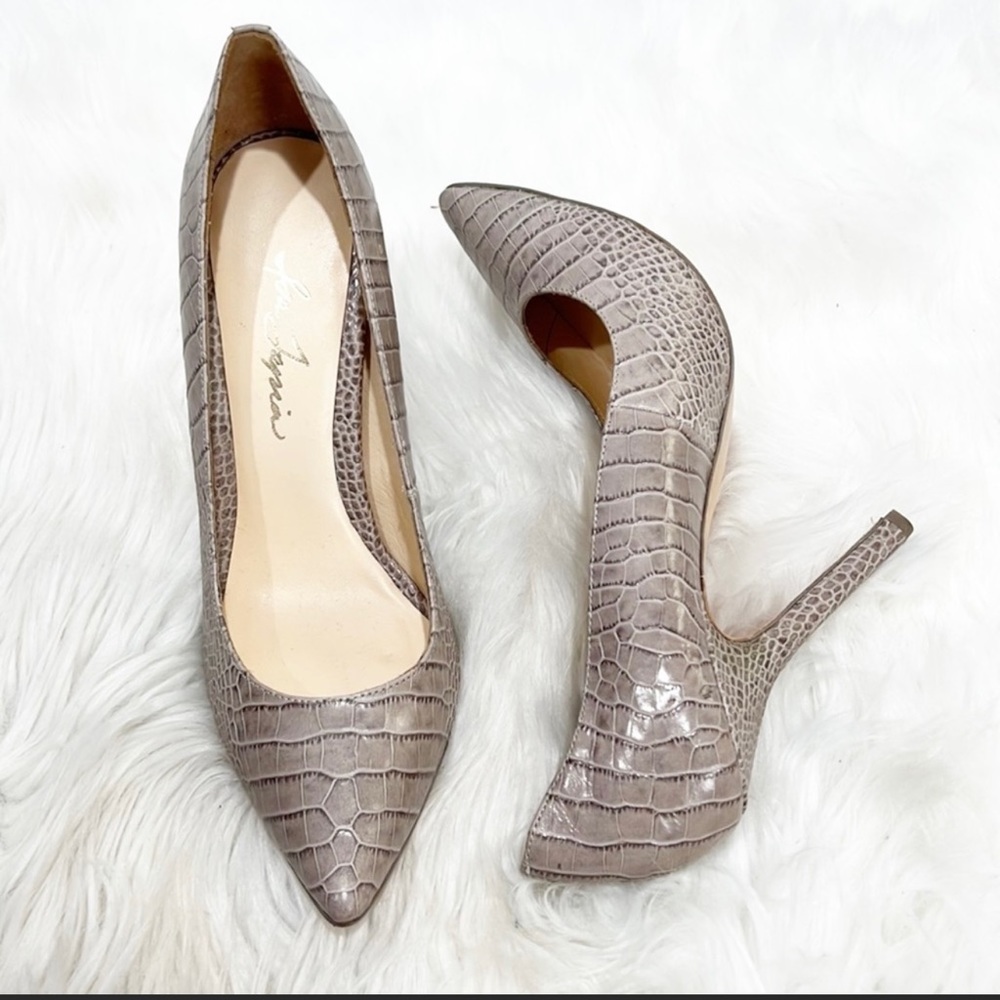 Isa Tapia Leather Hot Stepper Pumps Stiletto Heels Pointy Toe Snake Embossed 10